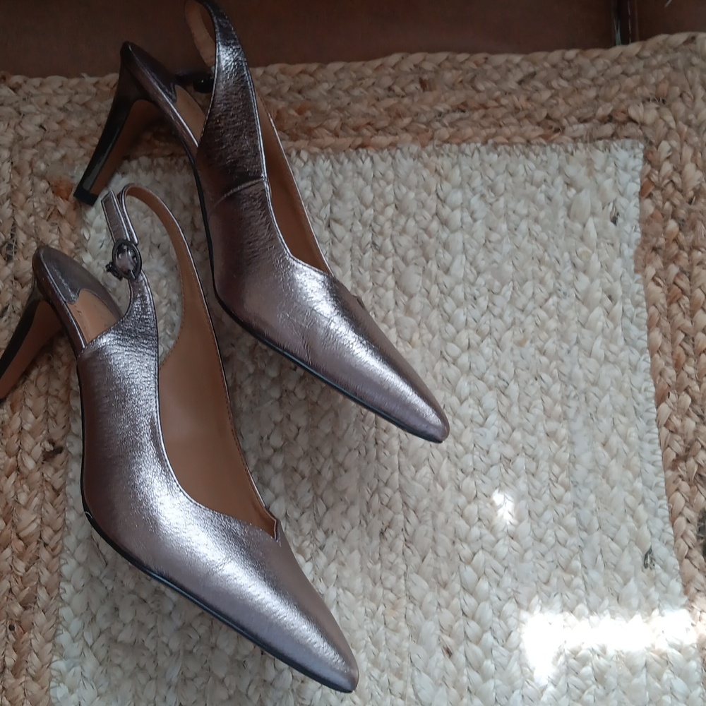 SALE!!J.Renee' Pewter/Siver Leather. Size 7.5 M.Slingback - Picture 2 of 9